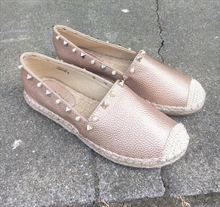 Espadrille med nitter og perler i rosa